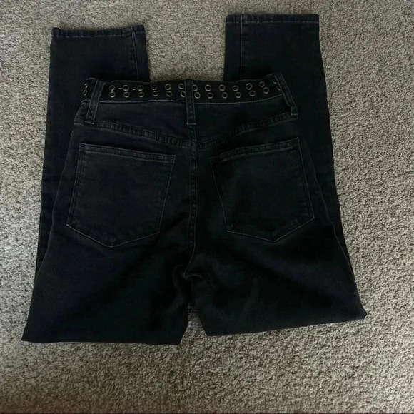 Madewell  | Classic Straight Jeans in Lunar Wash: Grommet Edition - Picture 9 of 15